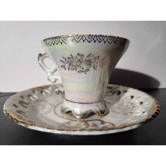 Vintage Royal Crown Victorian Design Tea Cup and Saucer - Stamped 2852 - Picture 1 of 9